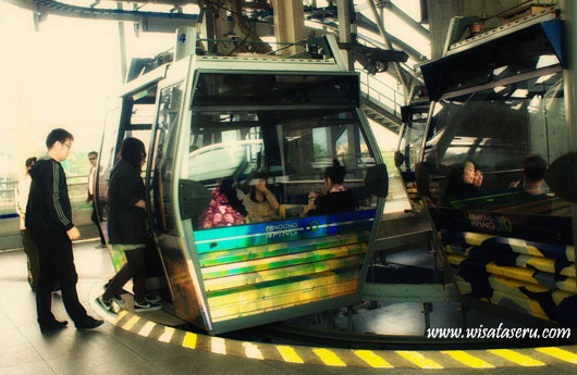Inilah Rasanya Naik Gondola Menyeberangi Gunung dan Lautan (Ngong Ping Hong Kong)